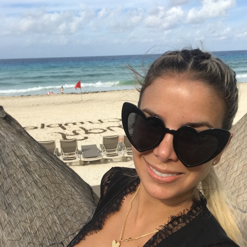 Meet your Posher, Gloria